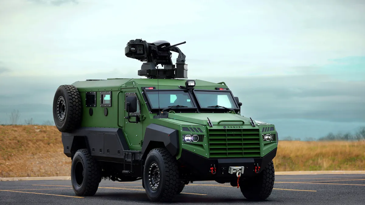 Un stat face o livrare masivă de vehicule pentru Ucraina: Aproape 300 de blindate Senator, după ce a donat deja 2.000 de mașini