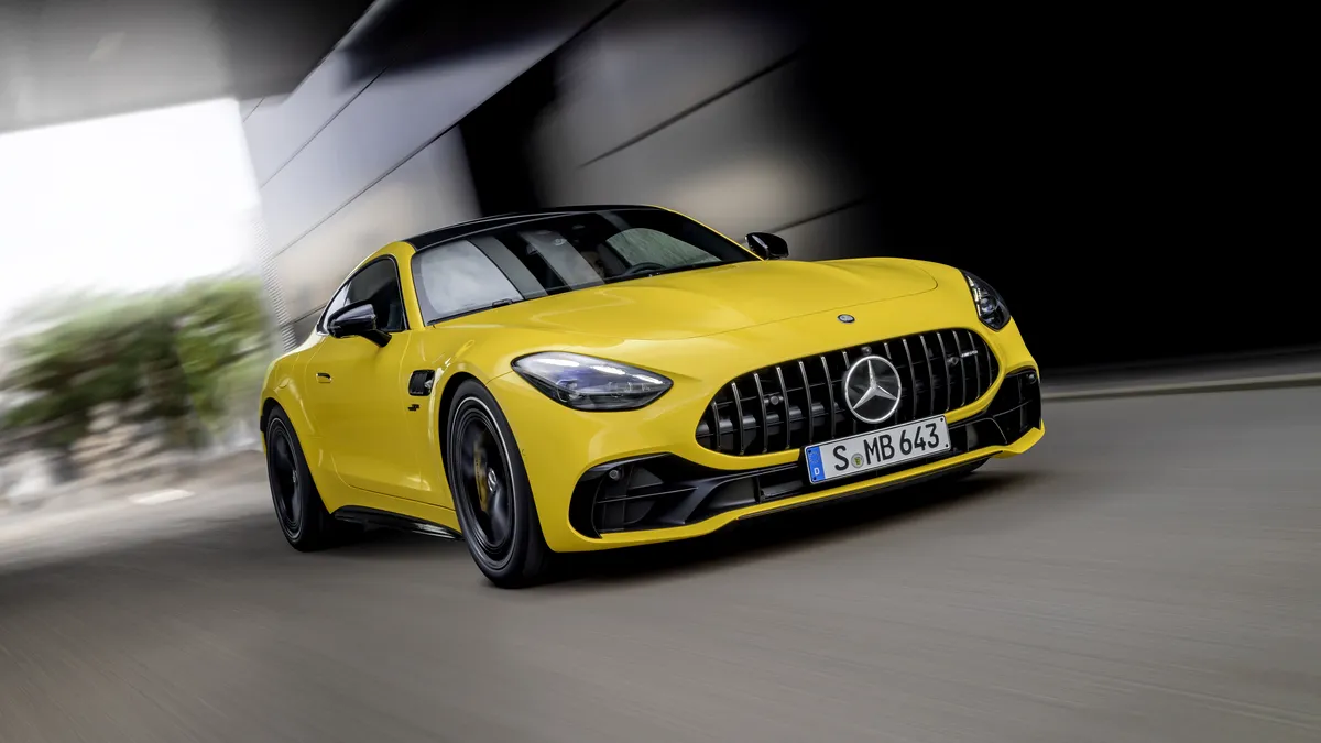 Noul Mercedes-AMG GT 43 Coupe a fost lansat cu un motor de 2.0 litri și 421 CP - GALERIE FOTO