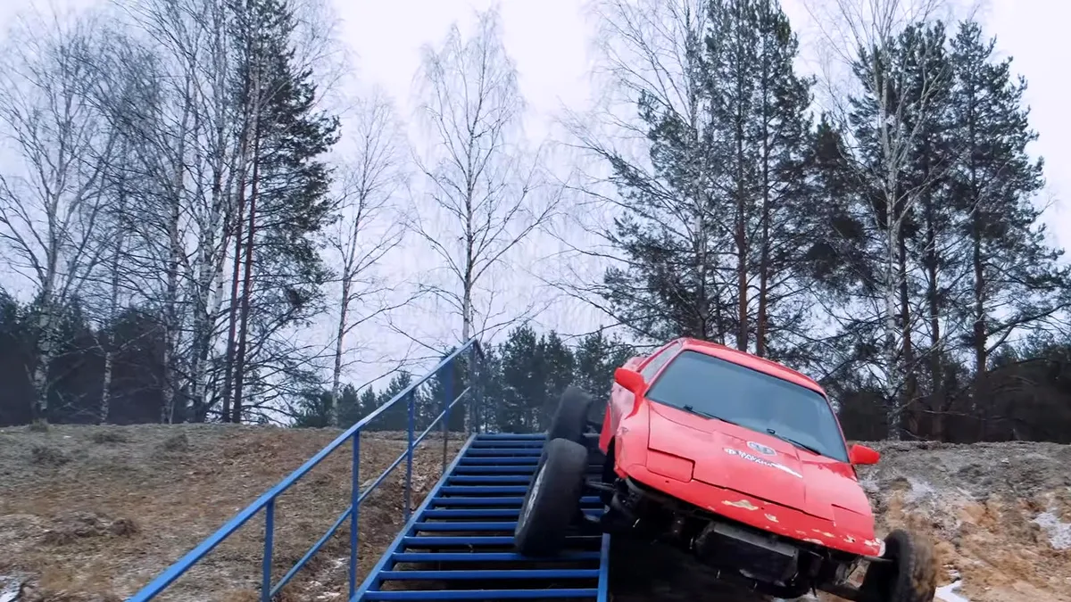 O Toyota Supra abandonată ajunge pe mâinile unui mecanic talentat. Rezultatul uimește pe toată lumea - VIDEO