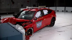 Sunt SUV-urile mai sigure decât mașinile compacte? Ce este mai sigur în caz de accident dintre o Honda Civic sau un CR-V