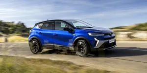 Renault Captur și Symbioz primesc o nouă versiune hibrid. Este aceeași motorizare ca pe Dacia Bigster