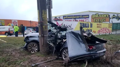 Accident mortal pe DN1. Mașina a lovit violent un stâlp