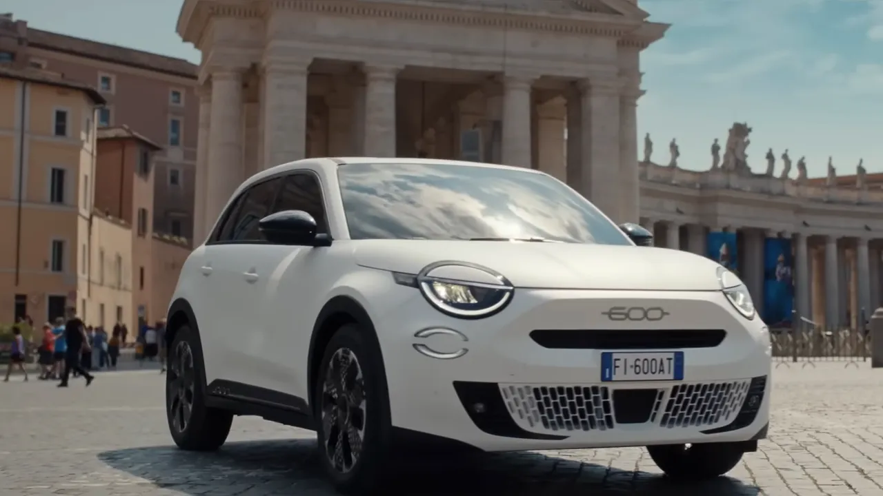 fiat-dezvaluie-suv-ul-electric-600e-intr-un-nou-clip-de-prezentare-video 1 