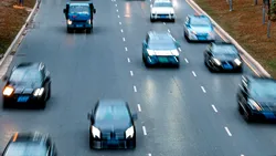 Șoferii care circulă singuri în mașină riscă o amendă usturătoare. De ce au introdus autoritățile aceste sancțiuni?