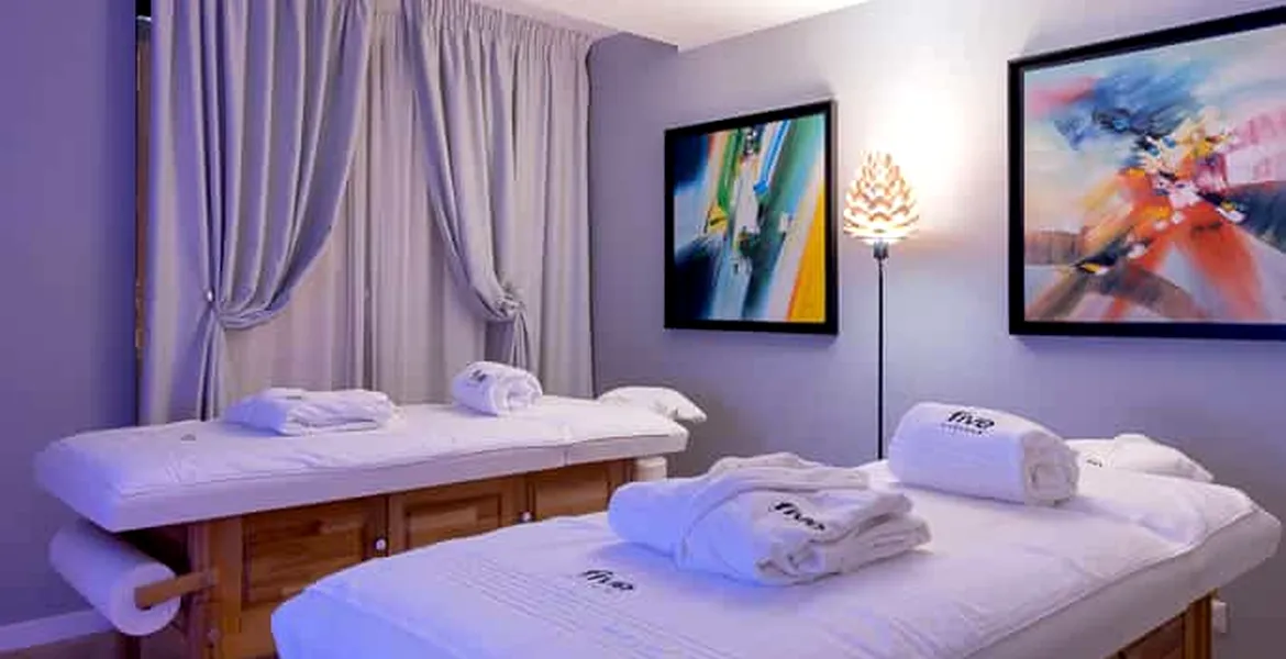 Ce are special salonul de masaj terapeutic fivemassage.ro?