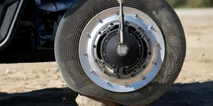 Colaborare între industria auto și cea aerospațială pentru programul Artemis. Anvelope concepute pentru terenul accidentat al Lunii