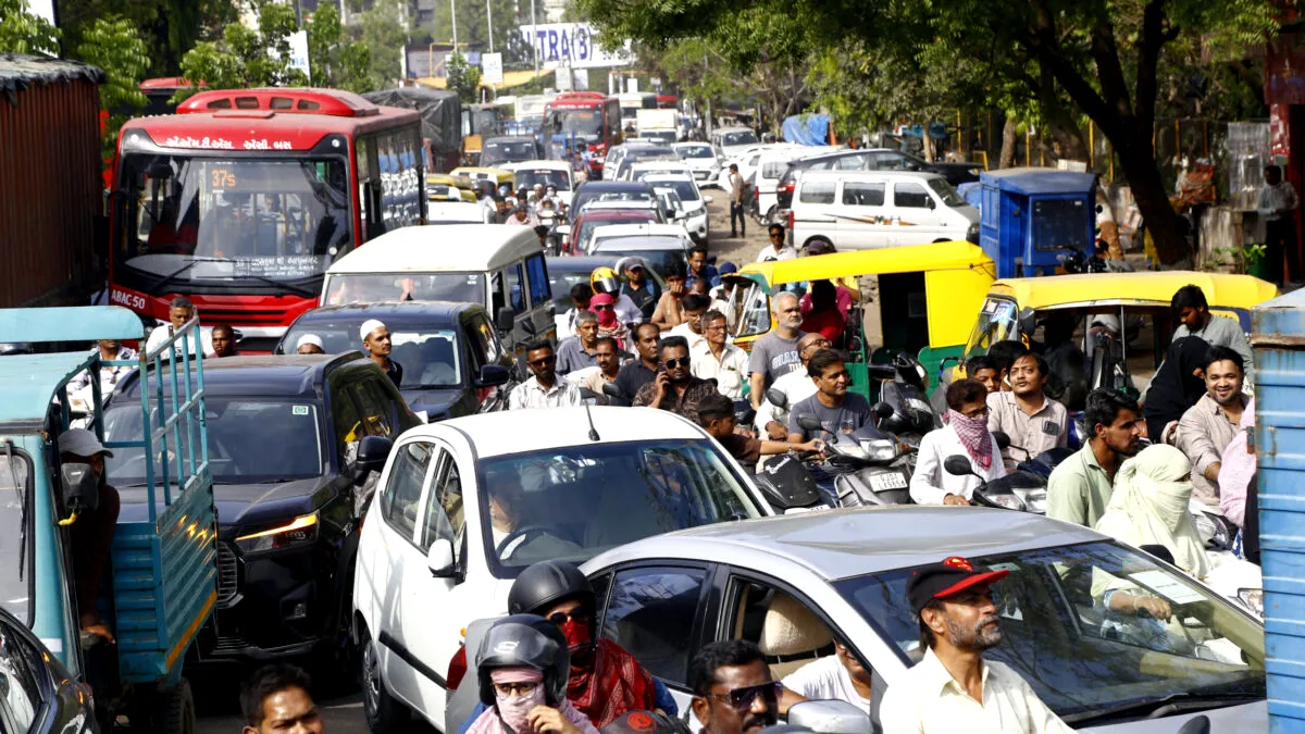 India cere oamenilor să revină la telemuncă pentru a reduce consumul de benzină și motorină