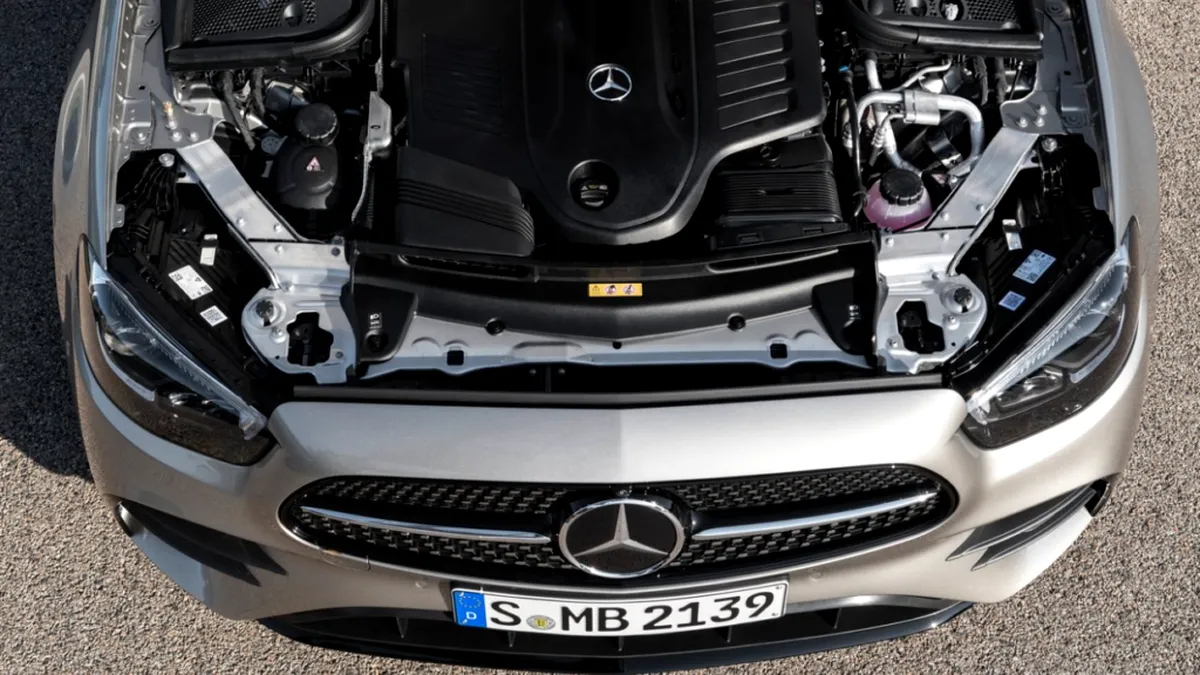 Mercedes-Benz, acuzat că a folosit dispozitive pentru a păcălirea testelor de emisii pe Clasa E