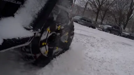 VIDEO. Nou sport extrem pe şoselele din New York. Include un Jeep Wrangler şi un snowboard
