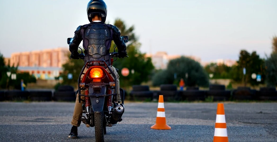 Care este vârsta minimă la care poți obține permisul pentru motocicletă în 2023: categoriile A, A2, A1 și AM