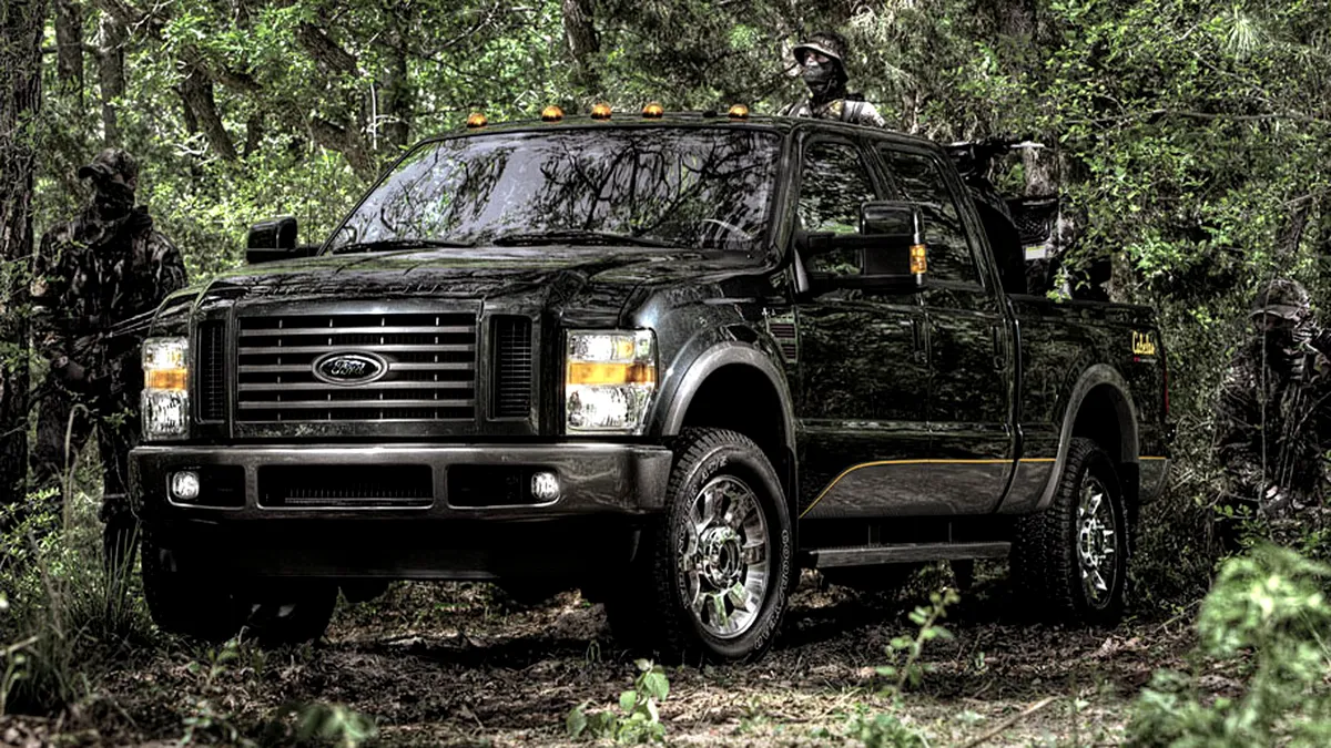 Ford F-450 Heavy Duty Harley Davdison şi Cabela