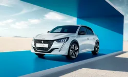 Peugeot e-208 promite pentru 2023 mai multă putere și un plus de eficiență