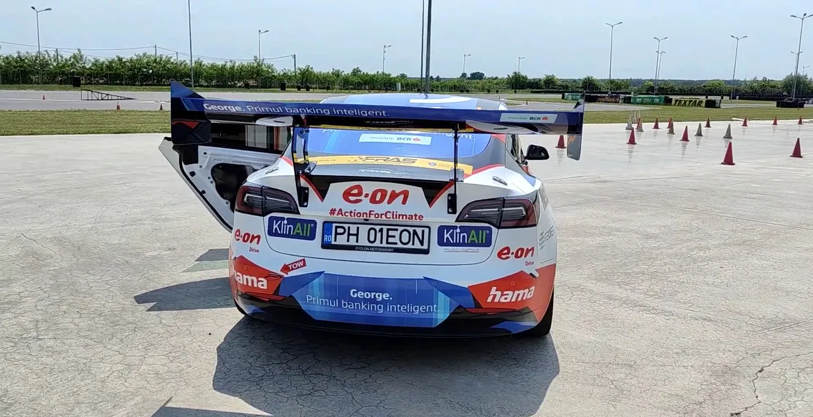 Walkaround cu Tesla Model 3 Performance pregătită pentru Campionatul National de Viteza în Coastă