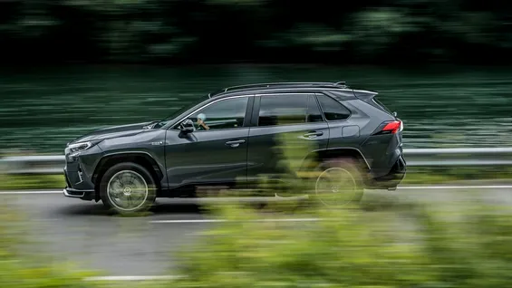SUV-uri mai ieftine decât Dacia Bigster. Toyota RAV4 sau Ford Kuga, alternative SH cu sub 100.000 km la bord