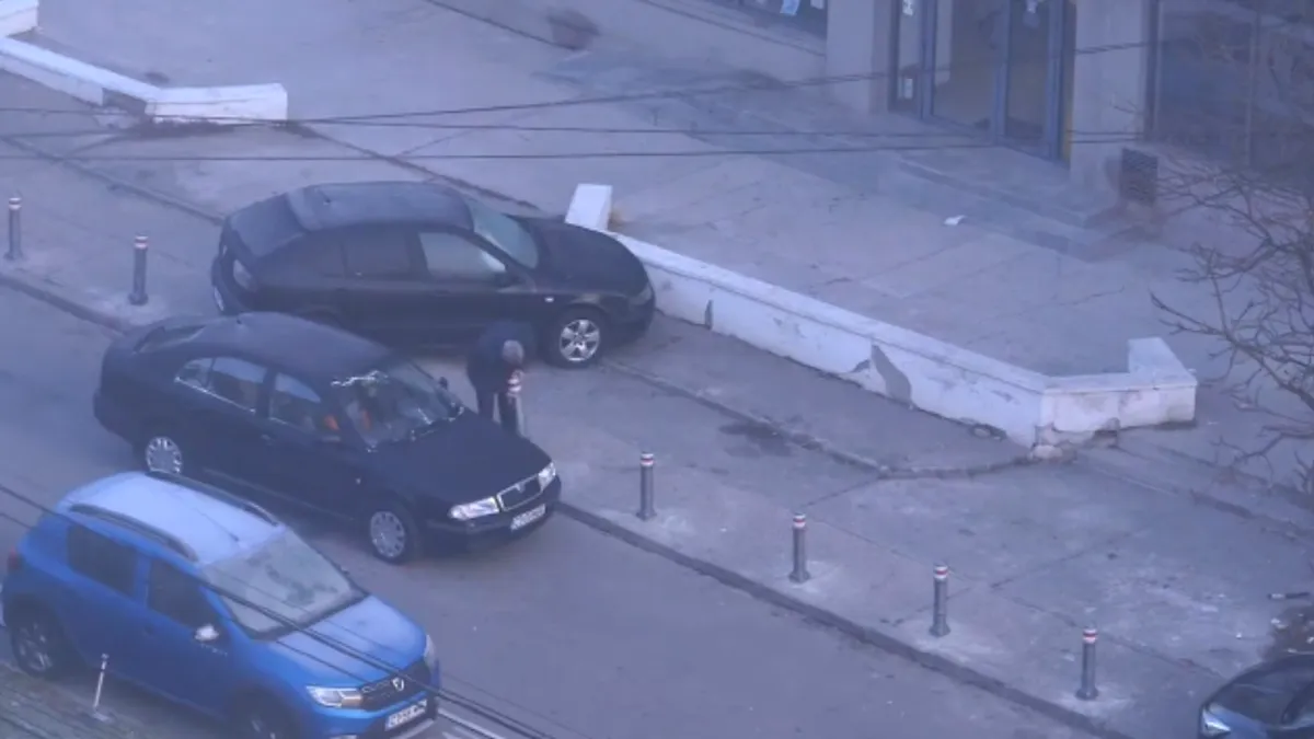 Românul ar face orice ca să nu plătească parcarea. Doi constănțeni ne arată cum se face - VIDEO