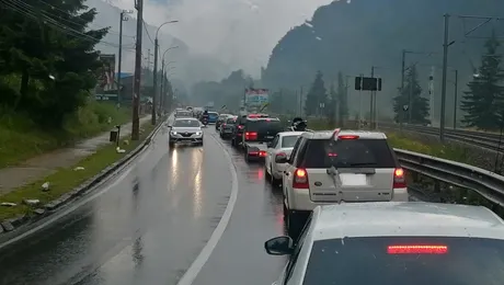 Restricții majore pe autostrada București – Pitești și pe DN1, la Predeal, din cauza unui incendiu și a unui accident