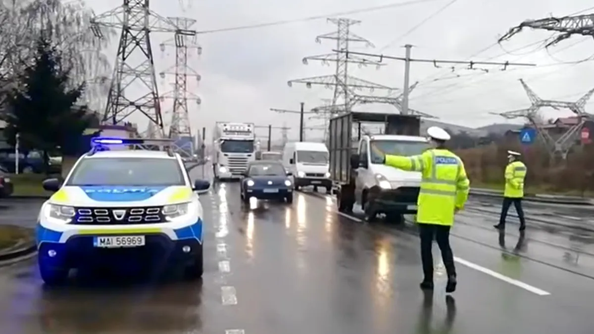 Poliția a tras pe dreapta o șoferiță. Câteva secunde mai târziu, femeia a izbucnit în lacrimi. VIDEO