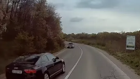 VIDEO - Un şofer inconştient din Iaşi a fost la un pas să provoace o tragedie