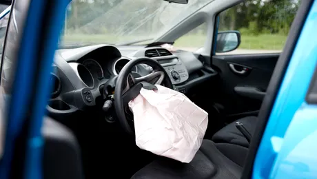 În ce cazuri se declanșează airbag-urile la o mașină? Ce se întâmplă dacă nu ai centura?