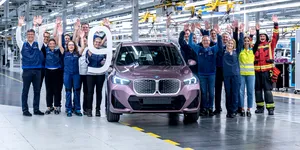 <span class='prepend'>Foto |</span> BMW a produs autoturismul cu numărul nouă milioane. Modelul simbolic este un BMW iX1