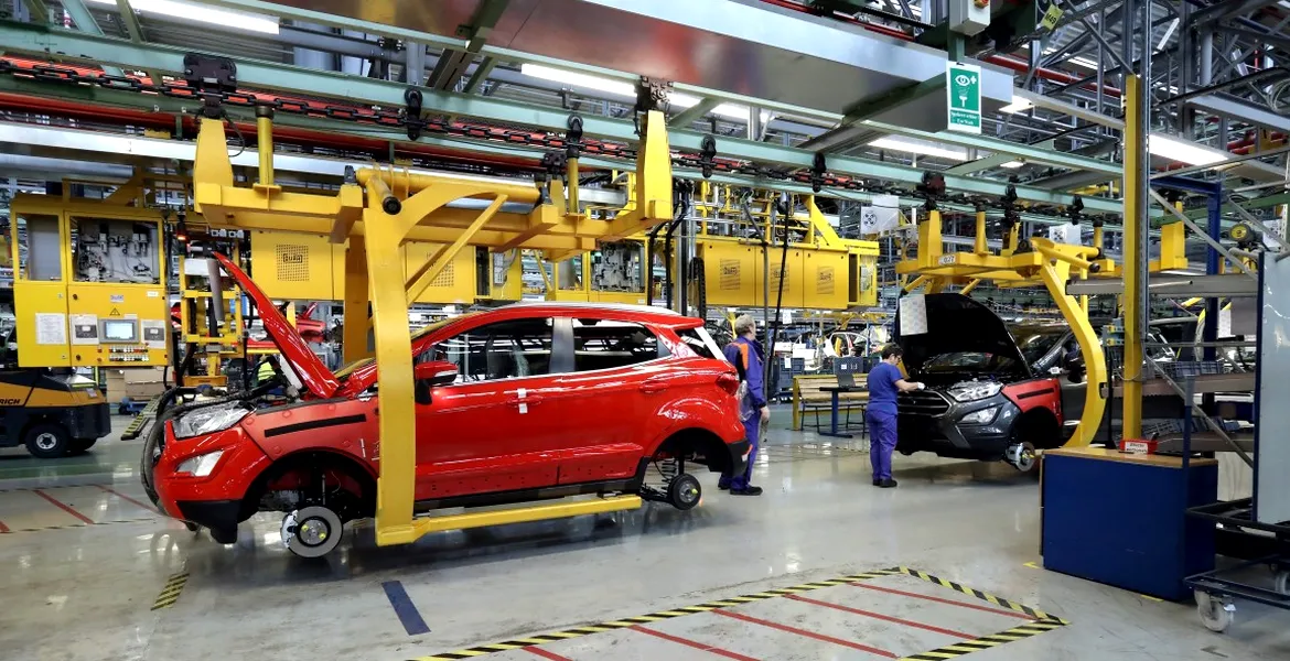 Uzina Ford Craiova are 1.700 de locuri vacante. Ce posturi sunt disponibile