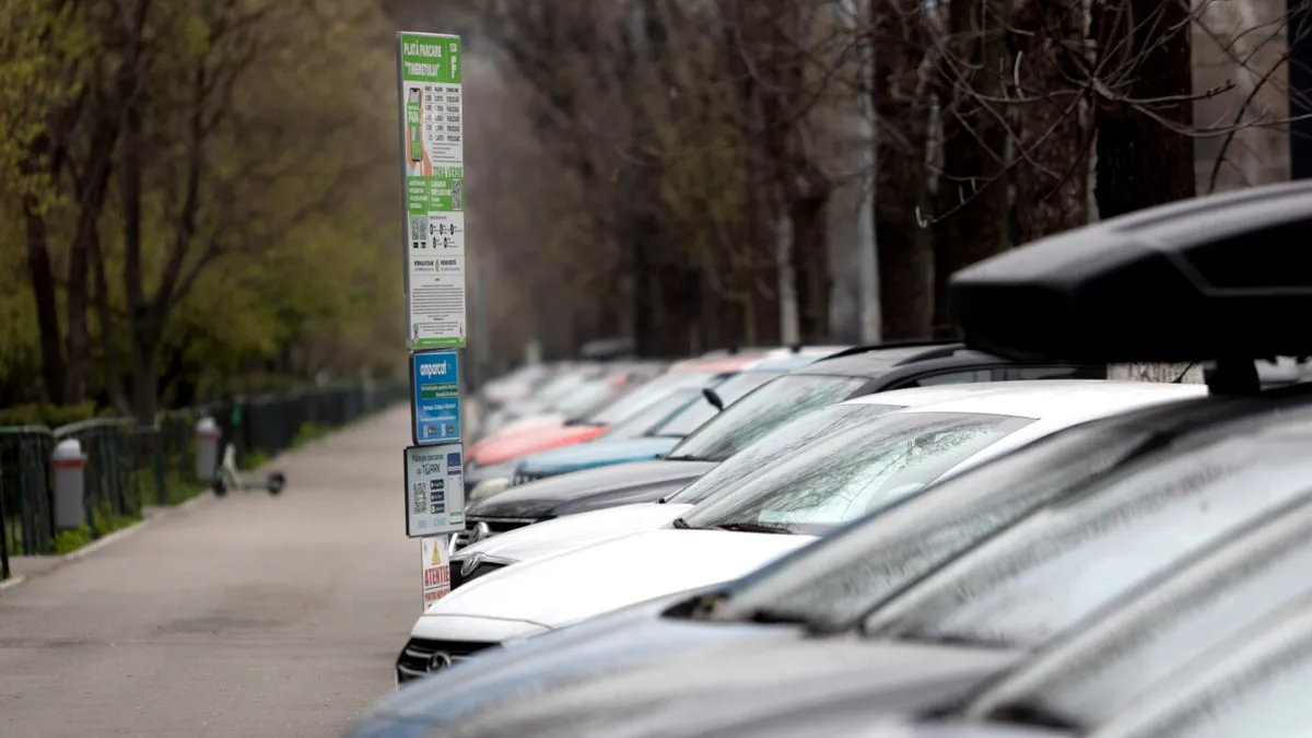 Atenție la SMS-urile care cer plata unei amenzi de parcare. DNSC avertizează asupra unei fraude în numele TPARK