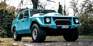 <span class='prepend'>Foto |</span> Lamborghini LM002 aniversează 40 de ani. Istoria primului „Super SUV” din istorie 