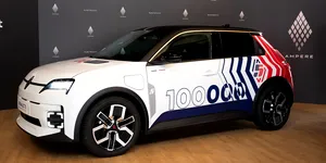 Renault 5 atinge 100.000 de unități produse în doar 15 luni. Ce urmează pentru modelul electric