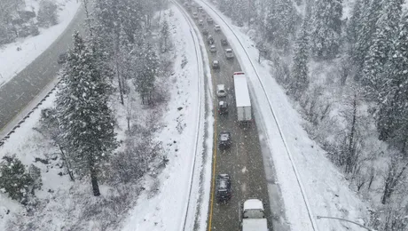 Video | Peste 100 de mașini se izbesc, una de alta, într-unul dintre cele mai mari accidente din SUA
