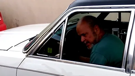 Reacţia unui şofer la reîntâlnirea cu prima maşină - VIDEO
