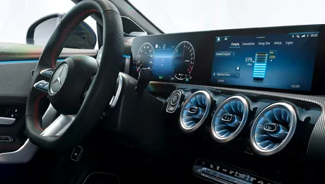 Un Mercedes lăsat în service „s-a plimbat” pe la două baruri înainte de a fi oprit de proprietară. Poliția a intervenit