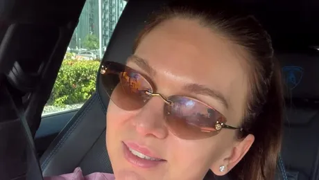 Simona Halep, apariție într-un Lamborghini la Dubai după întâlnirea cu fiul miliardarului din Topul Forbes! Românca a început noul an în stil mare. FOTO