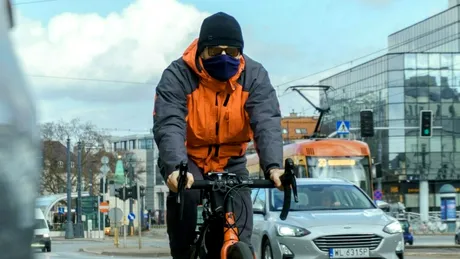 2024: Se interzice depășirea bicicliștilor și a celor care merg pe trotinetă. Șoferii pot rămâne fără permis