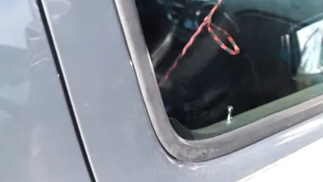 VIDEO. Cum deschizi maşina dacă ai uitat cheile înăuntru
