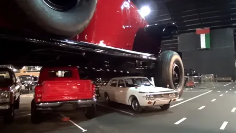 Colecţia fabuloasă de maşini a şeicului ”Curcubeu”. FOTO VIDEO