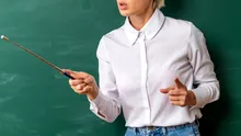 Pulover cu „Iisus” și OnlyFans: Profesoara de 25 de ani, șantajată de elevi