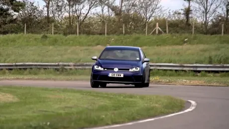 VW Golf R vs. BMW M235i, într-un comparativ semnat Chris Harris. VIDEO