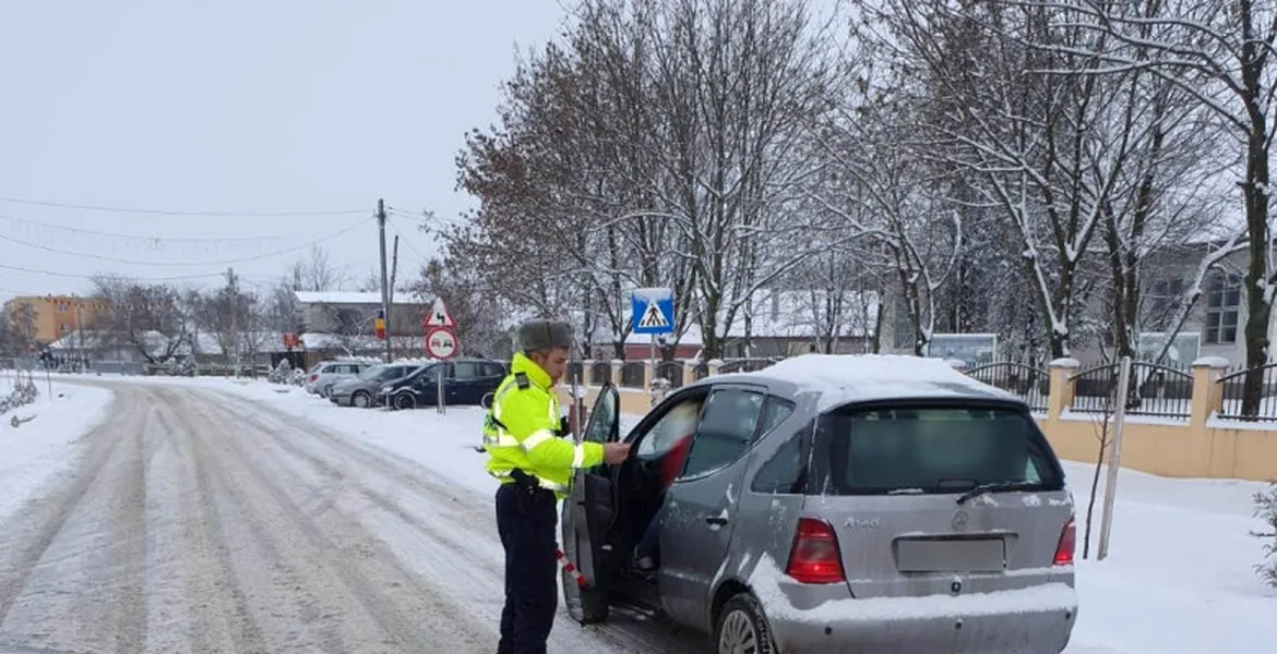 Un tânăr conducea o mașină la doar 16 ani. Avea șapte pasageri în mașină