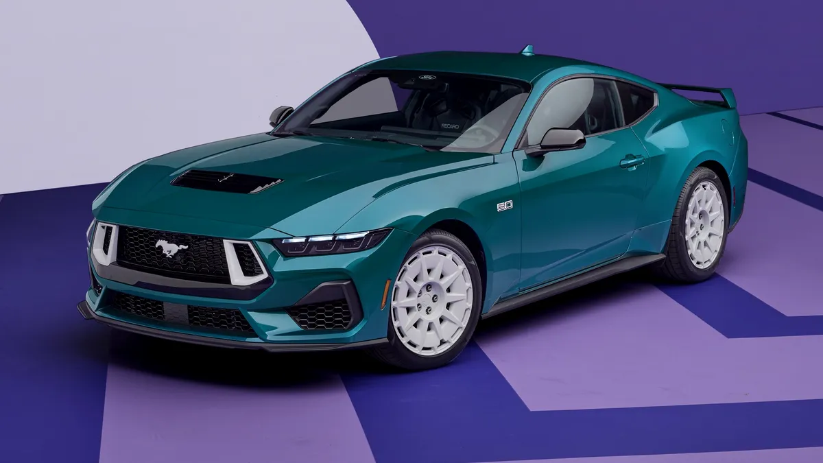 Ford a lansat o nouă versiune pentru Mustang. Aduce un omagiu celebrului Fox Body