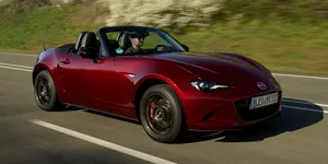 <span class='prepend'>Foto |</span> Mazda MX-5 primește o actualizare minoră. Puterea crește cu doar trei cai putere, la 136 CP 