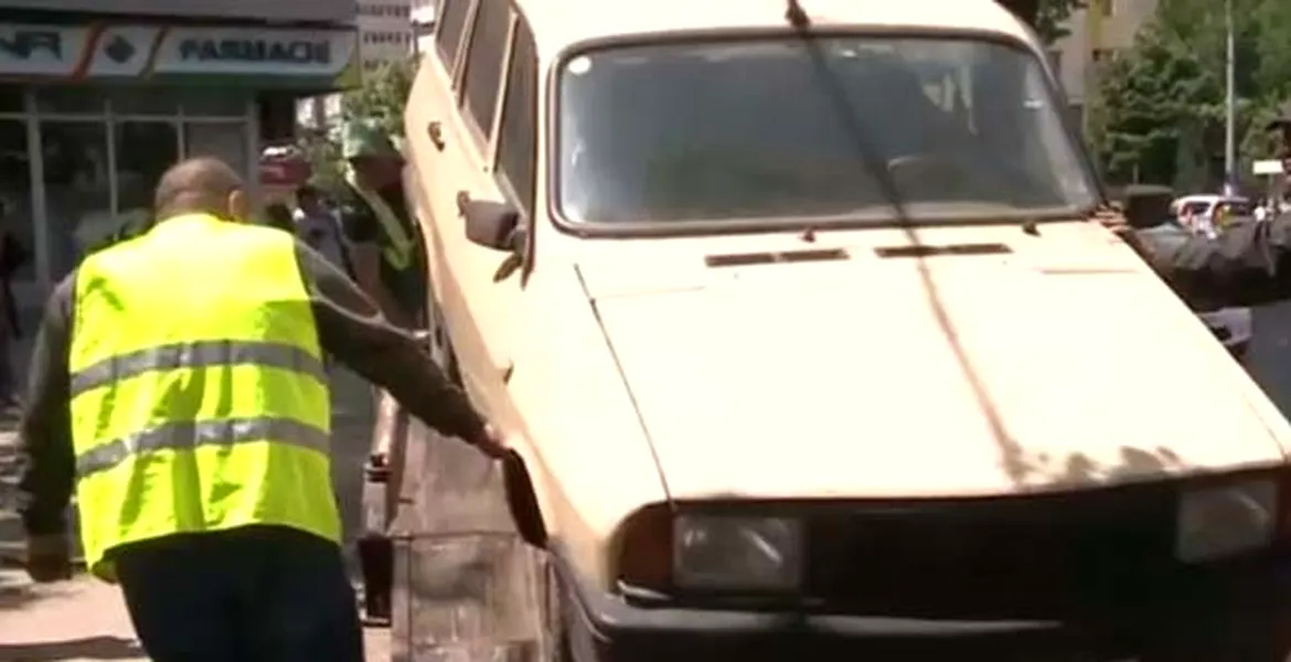 S-a dat liber la ridicări de maşini într-un sector din Bucureşti. Cât trebuie să plăteşti ca să-ţi recuperezi maşina