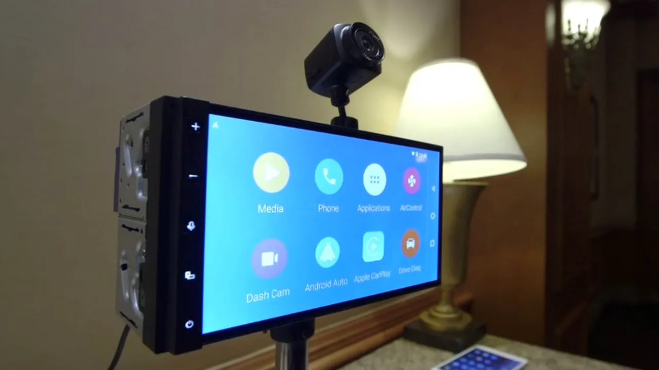 1-parrot-android-auto-apple-car-play-front 