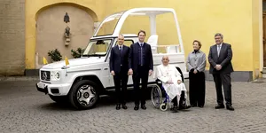 Noul papamobil este complet electric – Cadoul pentru Papa Francisc vine de la Mercedes