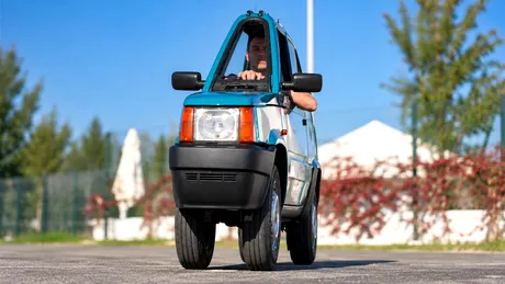Un FIAT Panda a ajuns de la dezmembrări în Cartea Recordurilor: A fost „comprimat” în doar 50 cm, dar tot funcționează