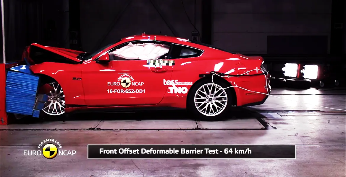 Dacia bate Mustang la crash test. Rezultat dezastruos pentru Ford [VIDEO]