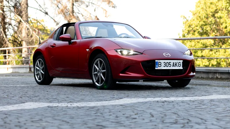 Test Drive cu Mazda MX-5 RF 2025 – Senzații tari, de modă veche