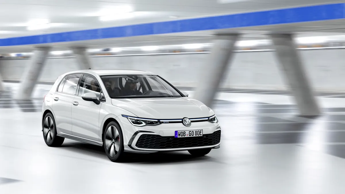 Volkswagen Golf 8: Cel mai inteligent Golf din istorie a fost prezentat oficial. Are 10 versiuni de motorizare, dintre care 5 hibride