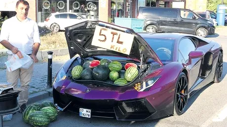 A tras pe dreapta noul său Lamborghini. Avea portbagajul plin de pepeni de vânzare!