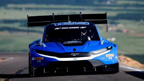Romain Dumas câștigă Pikes Peak 2026 cu Ford Super Mustang Mach-E. Francezul obține a șasea victorie pe „Muntele Americii”