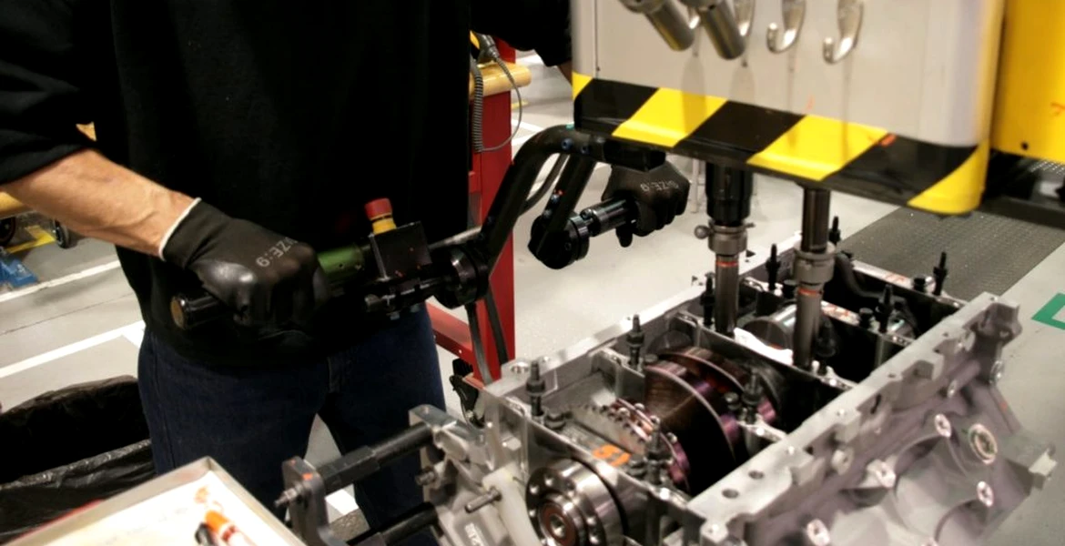 Cumpărătorii de Corvette îşi pot asambla singuri motorul